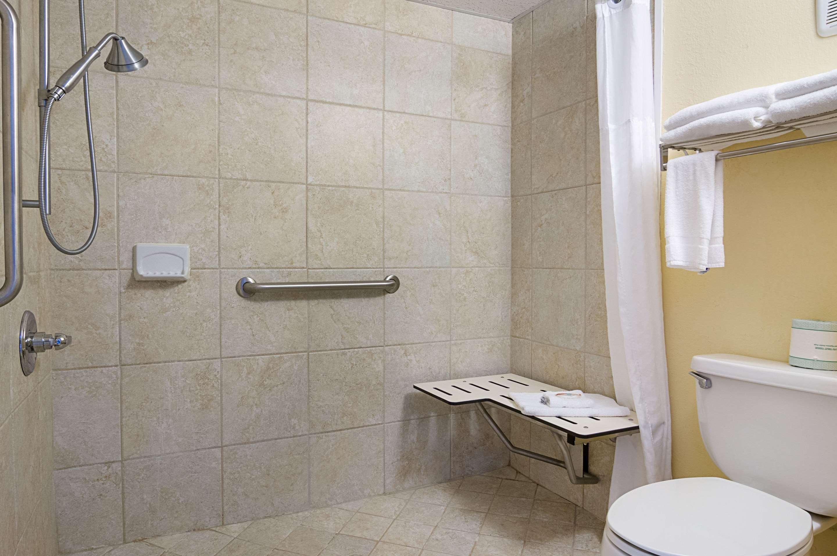 Quality North I-75 Hotel 2*