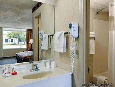 Quality North I-75 Hotel 2*