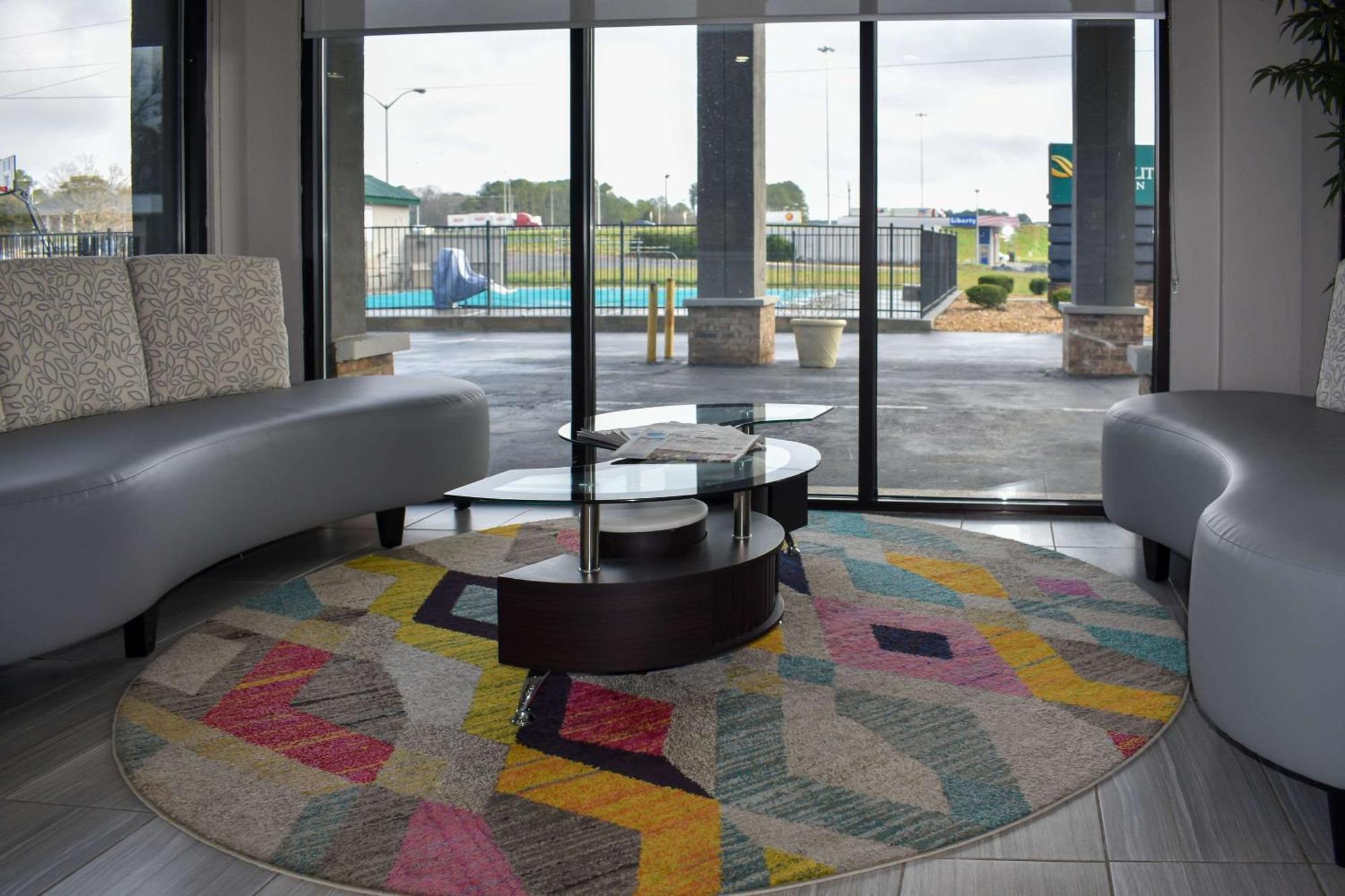Quality North I-75 Hotel 2*